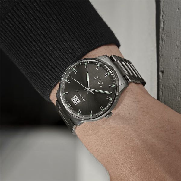 Montre Mido Commander Big Date 42mm Cadran Anthracite Bracelet Acier inoxydable Gris