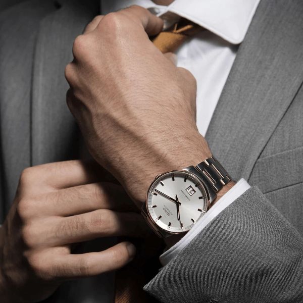 Montre Mido Commander Big Date 42mm Cadran Argent Bracelet Acier inoxydable PVD rose