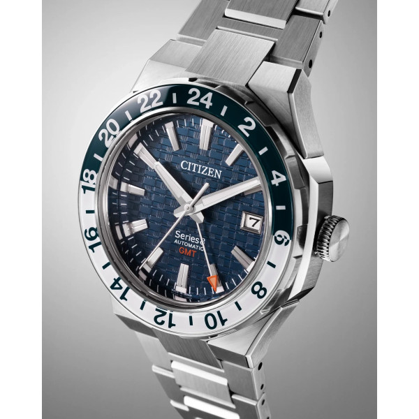 Montre CitizenSeries 8 880 GMT Cadran Bleu Bracelet Acier Inoxydable