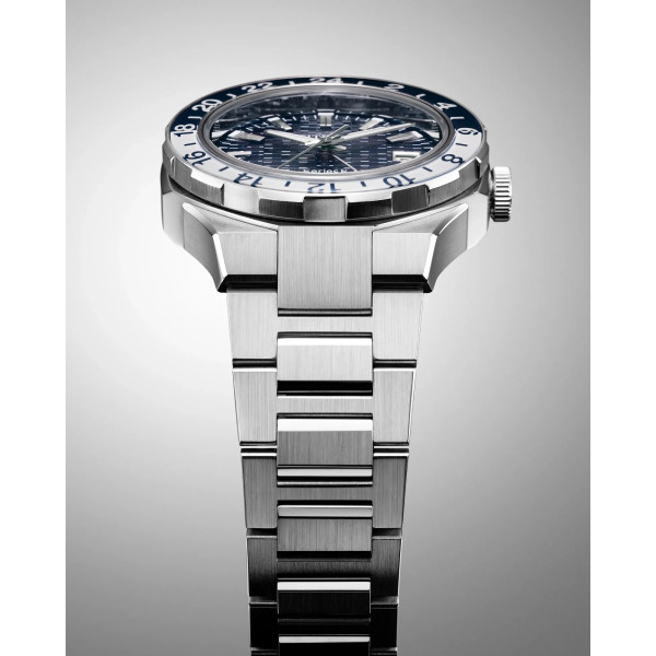 Montre CitizenSeries 8 880 GMT Cadran Bleu Bracelet Acier Inoxydable
