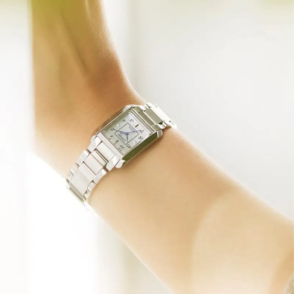 Montre Citizen Ladies Square Eco-drive Cadran Blanc Bracelet Acier Inoxydable