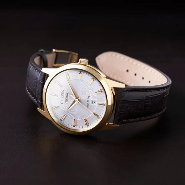 Montre Citizen Classic Elegant Day And Date Eco-drive Cadran Blanc Bracelet Cuir de veau