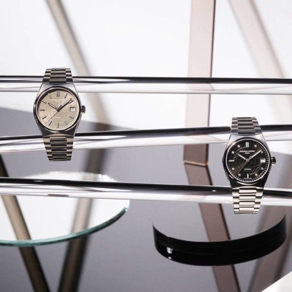 Montre Frederique Constant Highlife Ladies Automatic Automatique Cadran LIGHT Bracelet Acier inoxydable