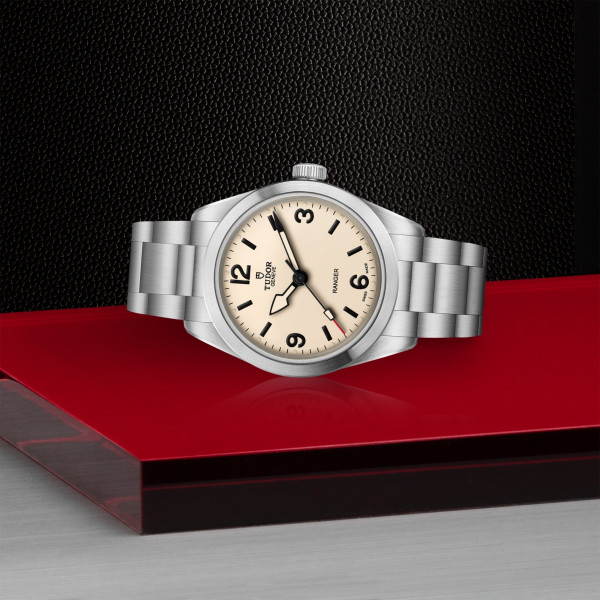 MONTRE TUDOR RANGER 39MM CADRAN SABLE BRACELET ACIER