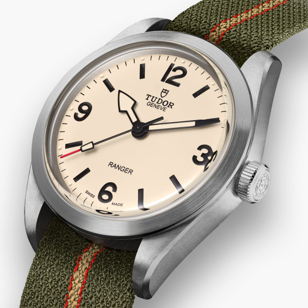 MONTRE TUDOR RANGER 39MM CADRAN SABLE BRACELET TISSU