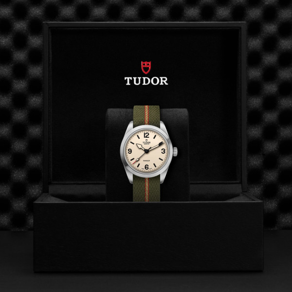 MONTRE TUDOR RANGER 39MM CADRAN SABLE BRACELET TISSU