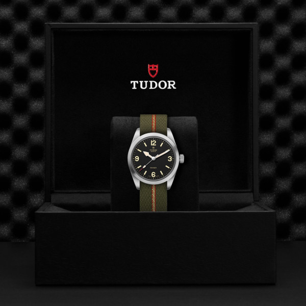 MONTRE TUDOR RANGER 36MM CADRAN NOIR BRACELET TISSU