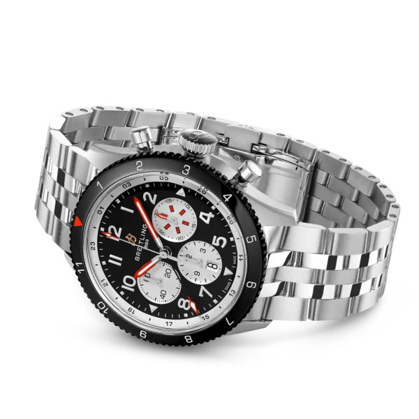 Montre Breitling Classic Avi Super Avi B04 Chronograph GMT 46 Mosquito Cadran Noir Bracelet Acier inoxydable