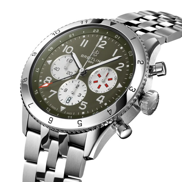 Montre Breitling Classic Avi Super Avi B04 Chronograph GMT 46 Curtiss Warhawk Cadran Vert Bracelet Acier inoxydable