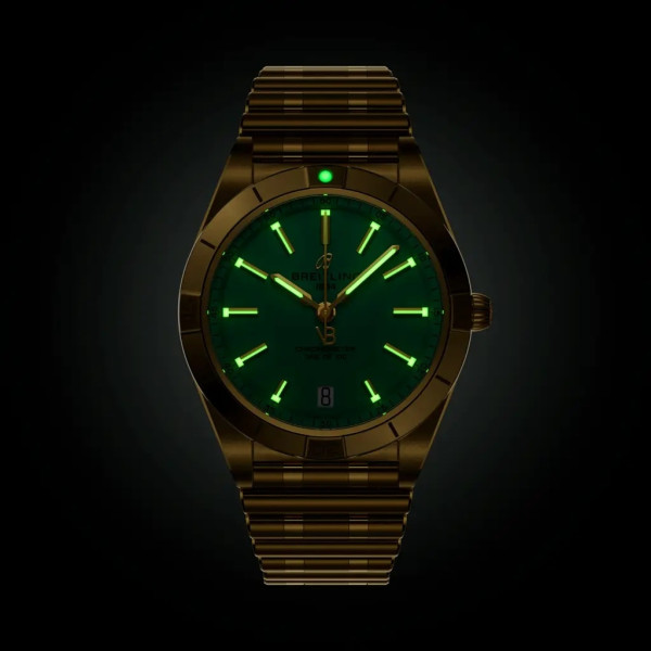 Montre Breitling Chronomat Automatic 36 Victoria Beckham Cadran Vert Menthe Bracelet Or jaune 18 carats