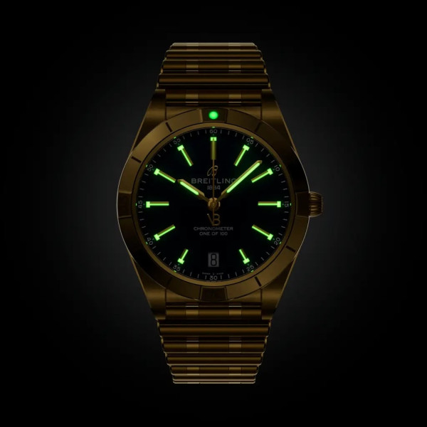 Montre Breitling Chronomat Automatic 36 Victoria Beckham Cadran Bleu Nuit Bracelet Or jaune 18 carats