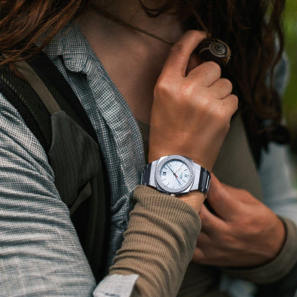 Montre Alpina Alpiner Extreme Quartz Cadran Bleu glacier Braceket Acier