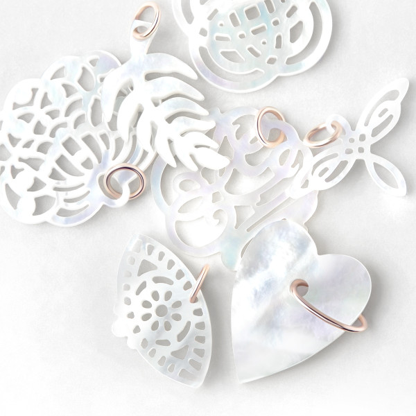 Pendentif Ginette NY White Mop Palm Charm Or Rose Nacre Blanche