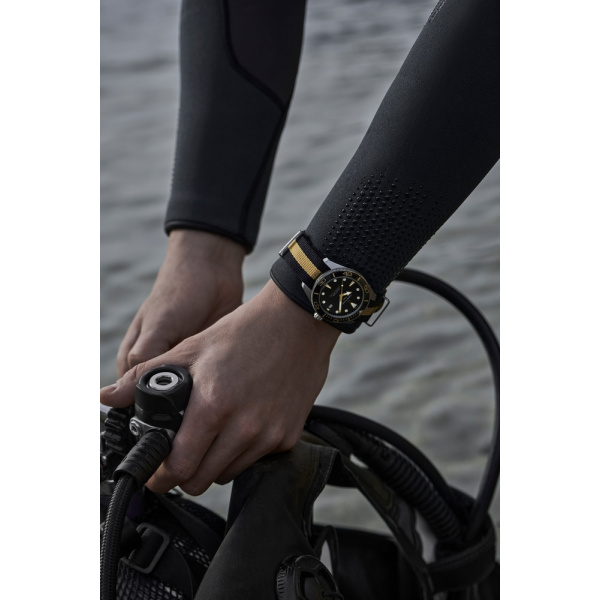 Montre Certina DS Action Diver 40.5mm Powermatic 80 Cadran Noir Bracelet NATO,Synthétique