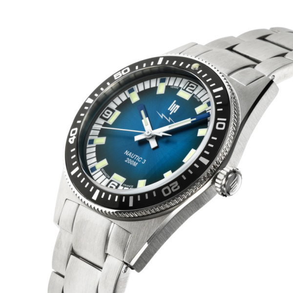 Montre LIP Nautic 3 Quartz 200 M 39 MM Cadran bleu Bracelet acier argenté brossé