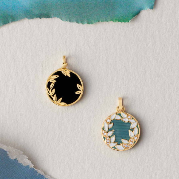 Médaille Arthus Bertrand Or Jaune & Onyx Flora 16 millimètres