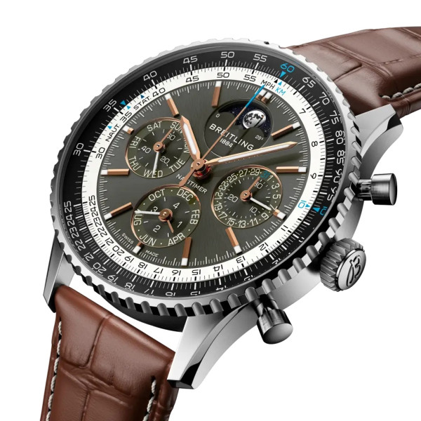 Montre Breitling Navitimer B19 Chronograph 43 Perpetual Calendar Cadran anthracite Bracelet Cuir d’alligator