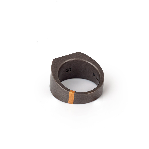 Bague pour homme Mano J en titane, or rouge et pavé de 49 diamants noirs