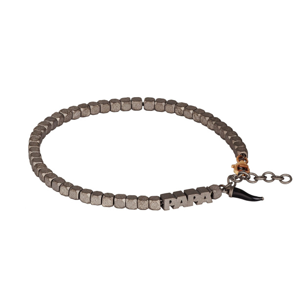 Bracelet Mano J avec pendentif « Papa » en titane, or rouge 9 carats et corne en émail noir