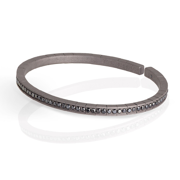 Bracelet pour homme Mano J avec ressort, grand modèle en titane entièrement serti de diamants noirs