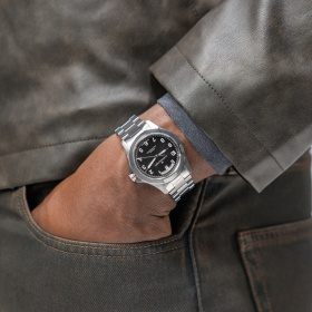 Montre Hamilton Khaki Field King Day-Date 40 mm Cadran Noir Bracelet Acier