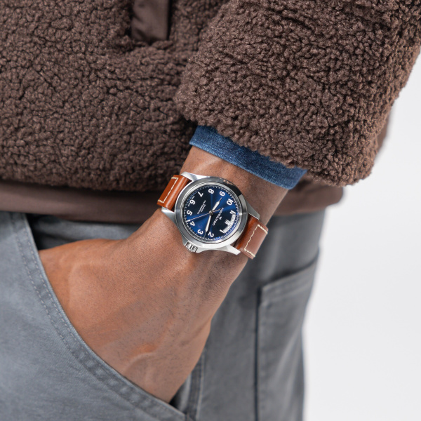 Montre Hamilton Khaki Field King Day-Date 40 mm Cadran Bleu Bracelet Cuir de vachette