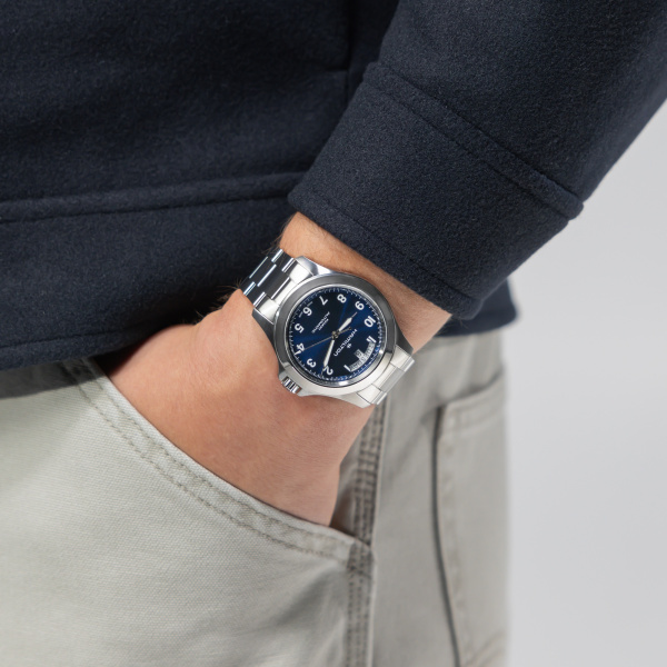 Montre Hamilton Khaki Field King Day-Date 40 mm Cadran Bleu Bracelet Acier