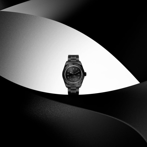 MONTRE TUDOR BLACK BAY CERAMIC 41 MM CADRAN NOIR BRACELET ACIER