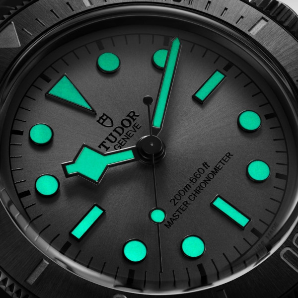 MONTRE TUDOR BLACK BAY CERAMIC 41 MM CADRAN NOIR BRACELET ACIER