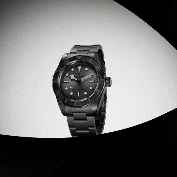 MONTRE TUDOR BLACK BAY CERAMIC 41 MM CADRAN NOIR BRACELET ACIER