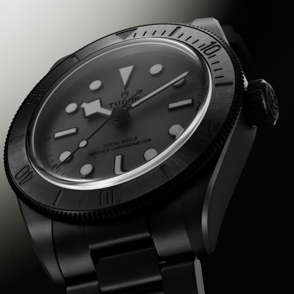 MONTRE TUDOR BLACK BAY CERAMIC 41 MM CADRAN NOIR BRACELET ACIER