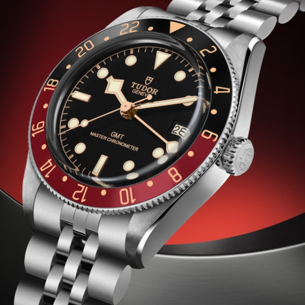 MONTRE TUDOR BLACK BAY 58 39 MM CADRAN BORDEAUX BRACELET ACIER