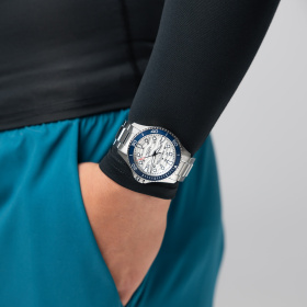 Montre Hamilton Khaki Navy Scuba H82425110 40mm Automatique Cadran blanc laqué bracelet acier
