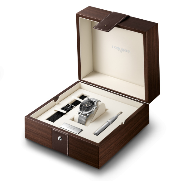 Montre Longines Legend Diver L3.795.4.59.9 42mm Automatique Cadran noir grainé