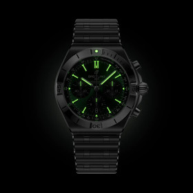 Montre Breitling Chronomat B01 Chronograph 42mm Automatique Cadran vert bracelet acier