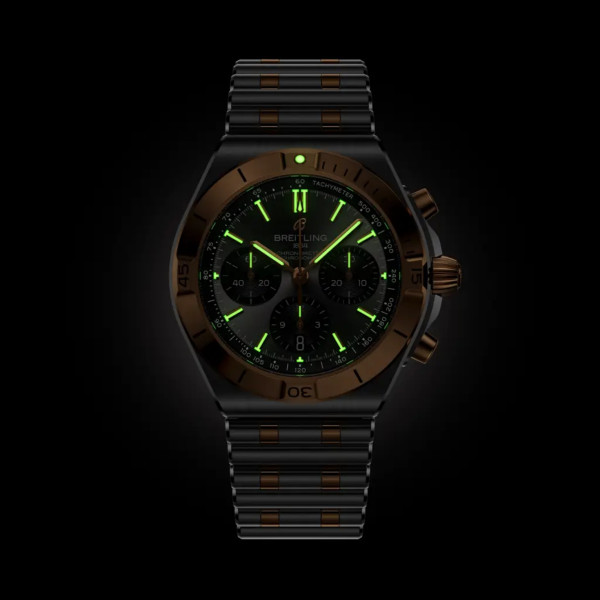 Montre Breitling Chronomat B01 Chronograph 42mm Automatique Cadran anthracite bicolore acier et or rouge