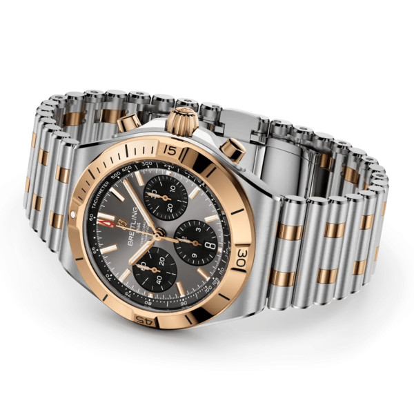 Montre Breitling Chronomat B01 Chronograph 42mm Automatique Cadran anthracite bicolore acier et or rouge