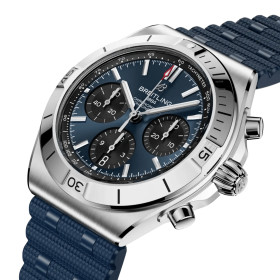 Montre Breitling Chronomat B01 Chronograph 42mm Automatique Cadran bleu bracelet Caoutchouc