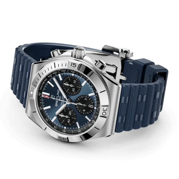 Montre Breitling Chronomat B01 Chronograph 42mm Automatique Cadran bleu bracelet Caoutchouc