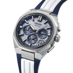 Montre Seiko Astron 43.4mm Solaire Cadran Argenté Accents Bleus Édition Limitée 145 Ans
