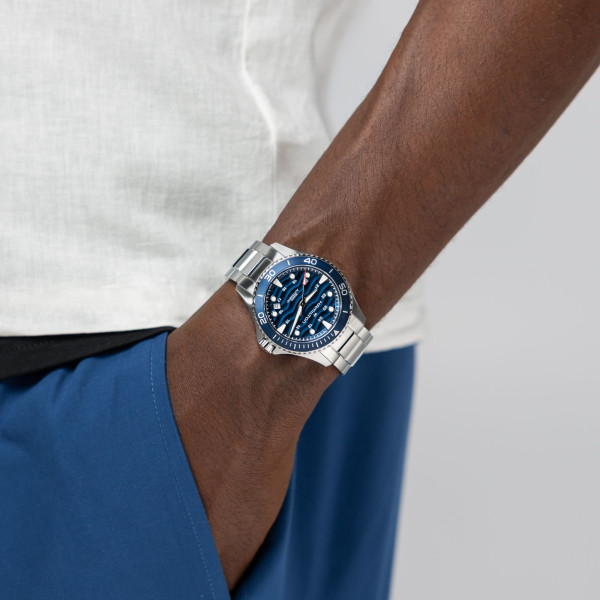 Montre Hamilton Khaki Navy Scuba40mm Automatique Cadran bleu laqué bracelet acier
