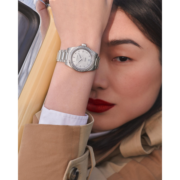 Montre Longines Conquest 34 mm Automatique Nacre Sertie Diamants