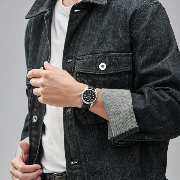 Montre Alpina Startimer Pilot Solarmetre 38 mm Cadran Noir Cuir