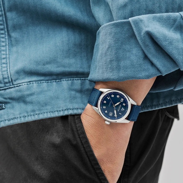 Montre Alpina Startimer Pilot Solarmetre 38 mm Cadran Bleu Textile