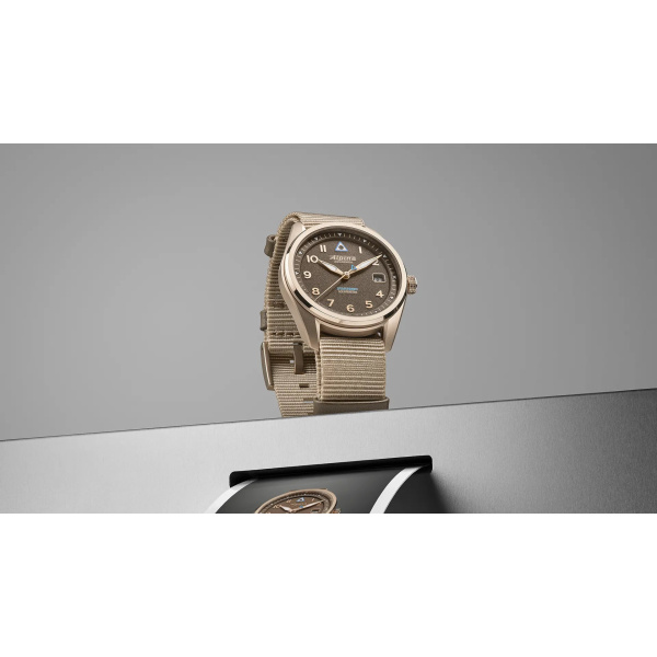 Montre Alpina Startimer Pilot Solarmetre 38 mm PVD Champagne NATO