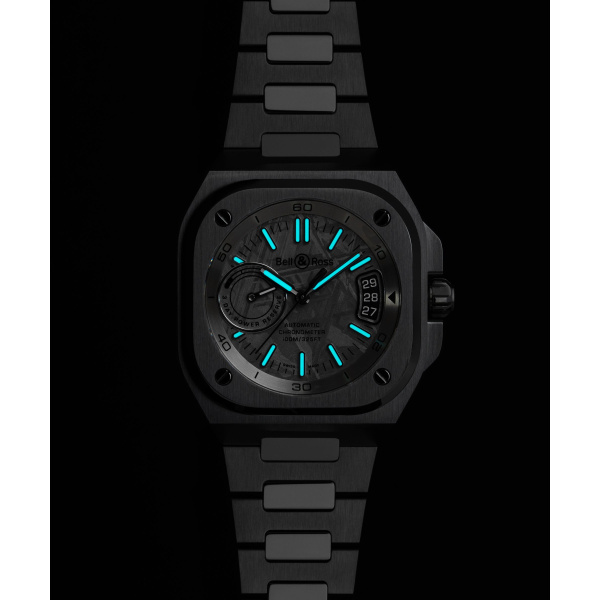 Bell & Ross BR-X5 Météorite de nuit, index et aiguilles au Super-LumiNova bleu