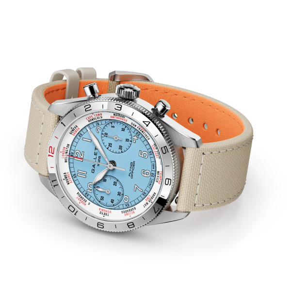 Montre Gallet Flying Officer Chronograph 40 mm Cadran Bleu Ciel Bracelet Tissu Beige