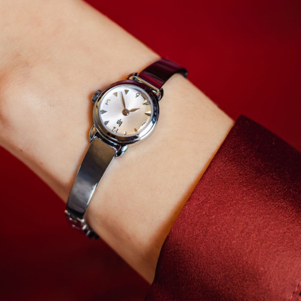 Montre Lip Henriette 18 mm Cadran Argenté Bracelet Jonc Acier