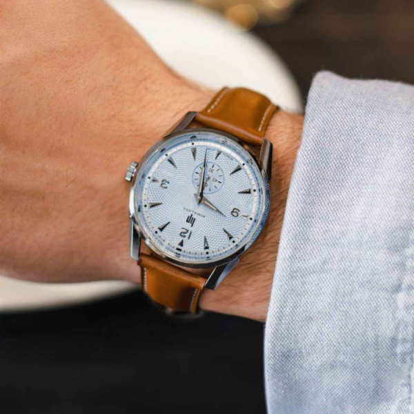 Montre Lip Himalaya 40 mm Quartz Cadran Bleu Guilloché Cuir Camel