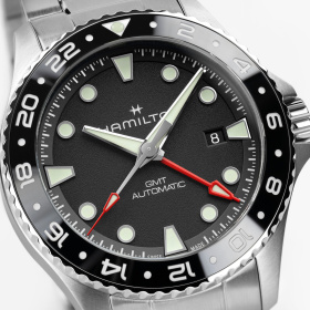Montre Hamilton Khaki Navy Scuba Auto GMT 43 mm Cadran Noir Lunette Céramique Bracelet Acier